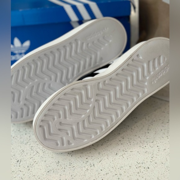 Brand New Adidas SUPERSTAR platforms - Picture 3 of 5